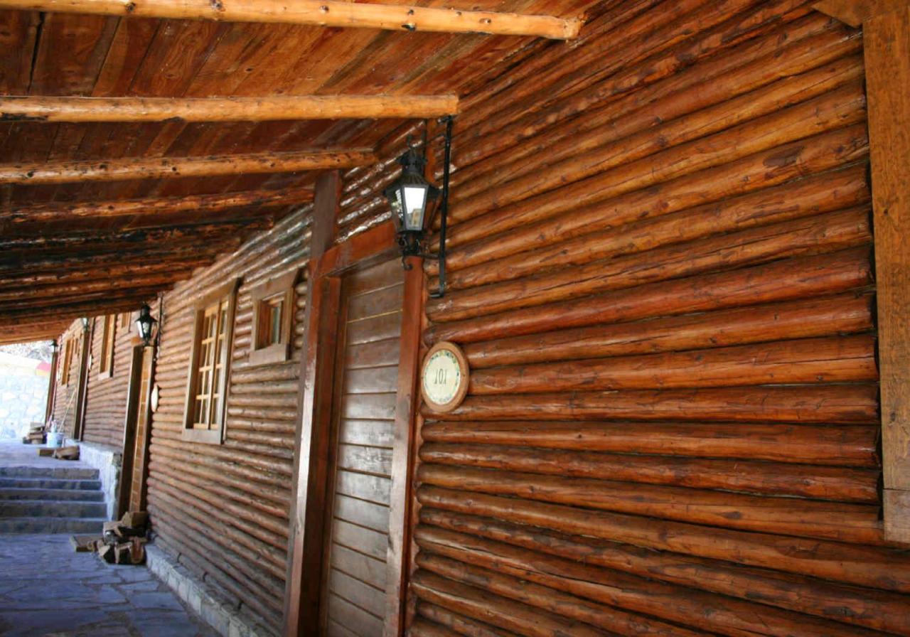 Готель Bosques De Monterreal San Antonio de las Alazanas Екстер'єр фото