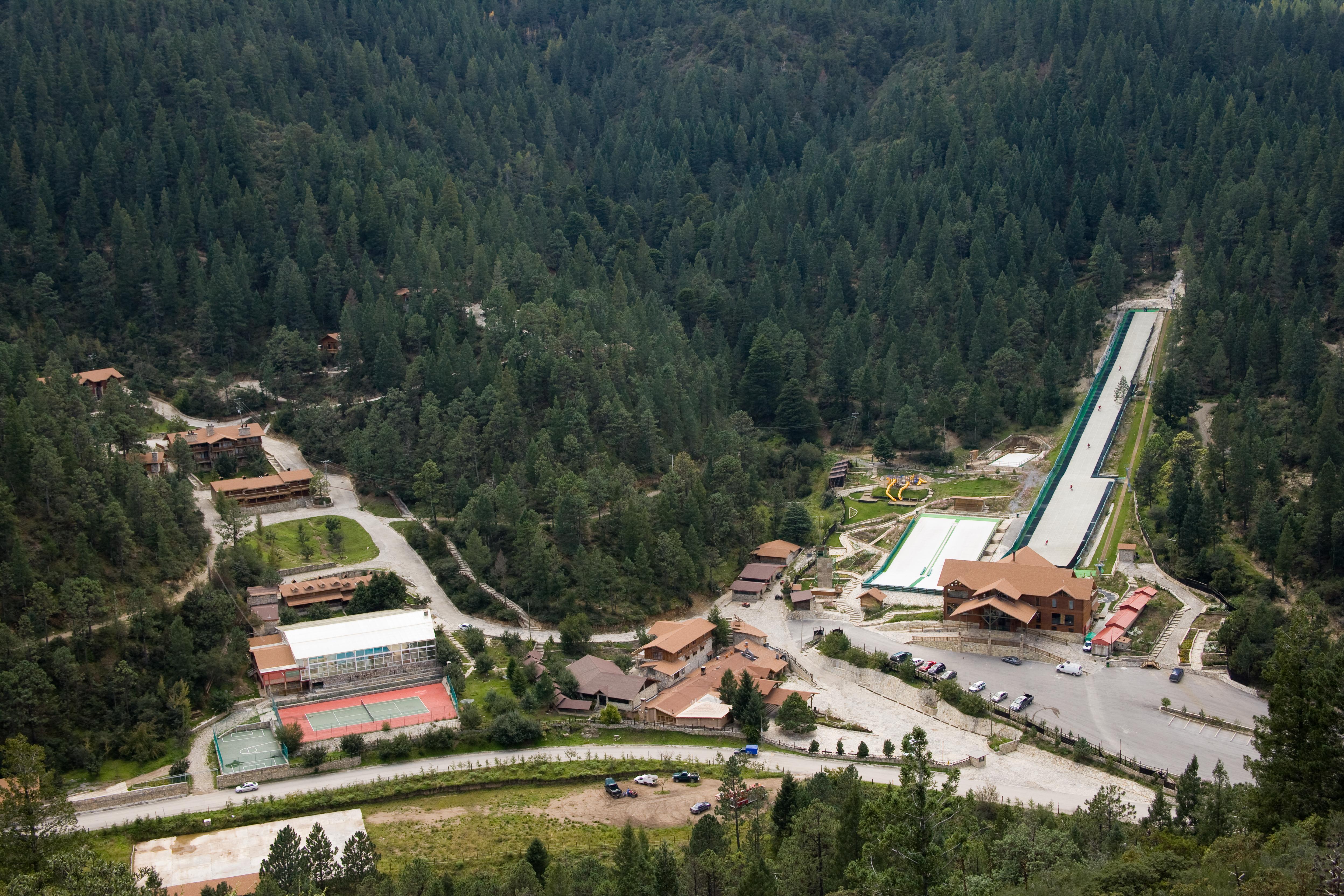 Готель Bosques De Monterreal San Antonio de las Alazanas Екстер'єр фото
