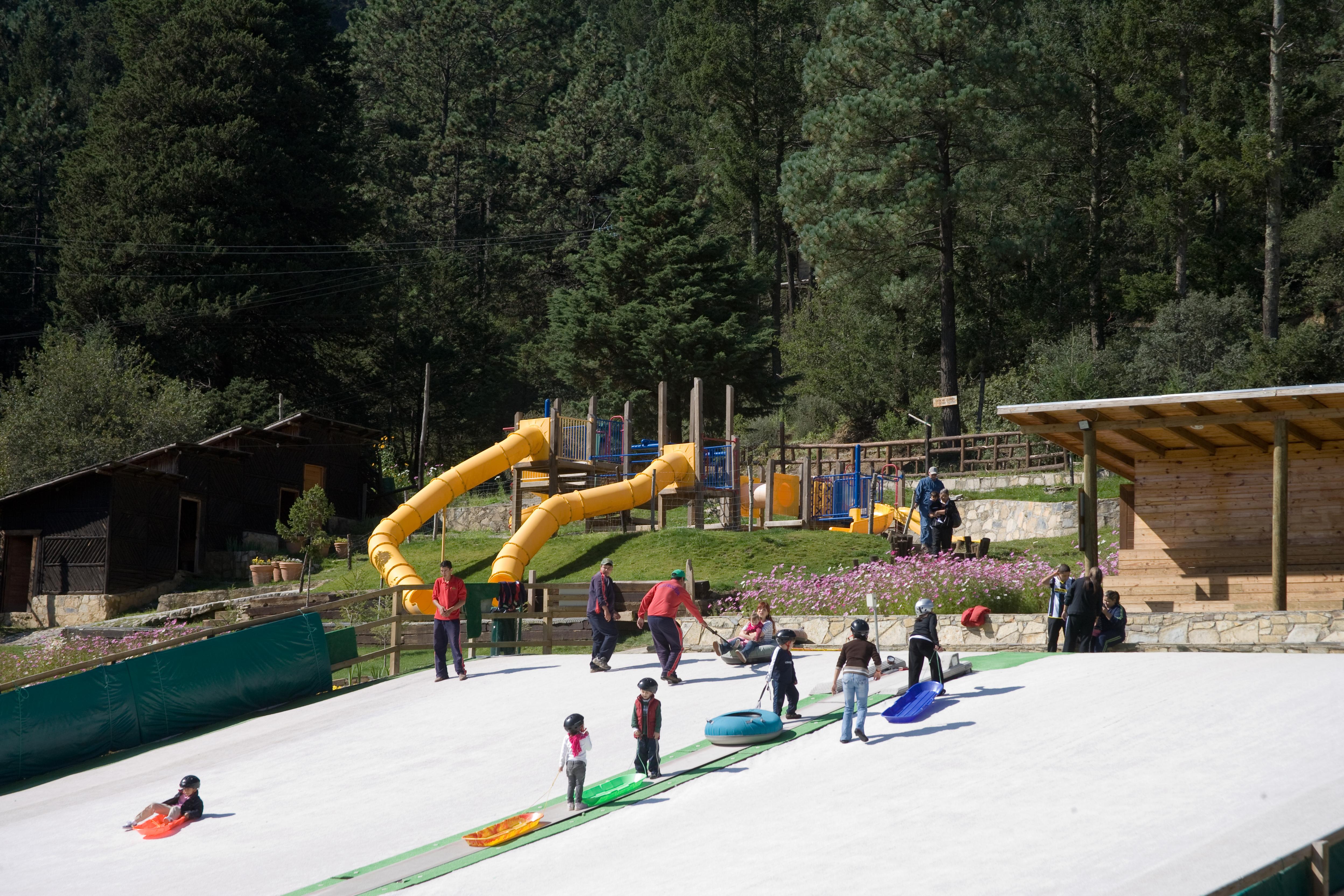 Готель Bosques De Monterreal San Antonio de las Alazanas Екстер'єр фото